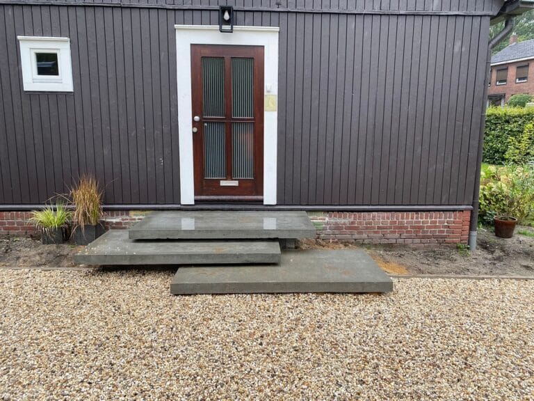 betonnen trap buiten schellevis