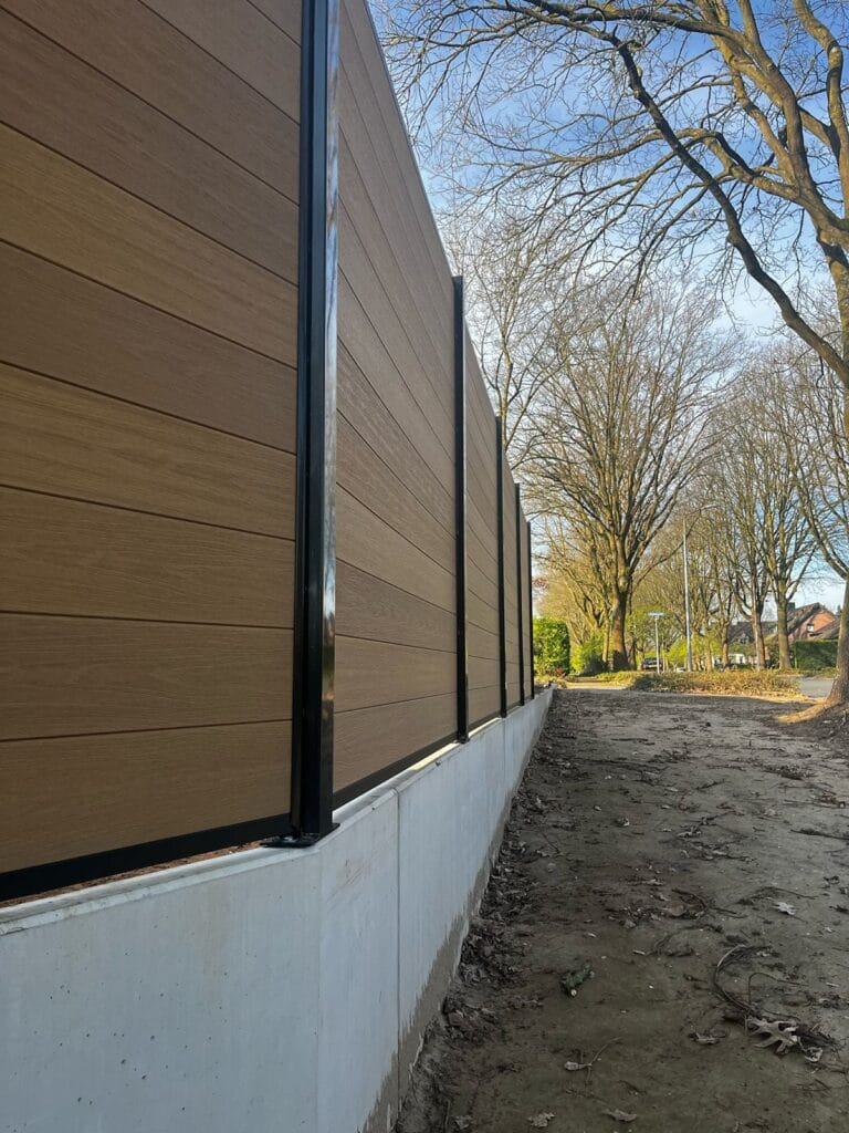 schutting op keerwand plaatsen